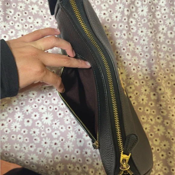 Coach Teri Hobo - Picture 3 of 7